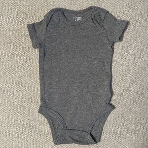 5/$10 Carter’s Short Sleeve Onesie - Solid - 0-3 Mo